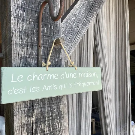 Les Bulles De Bordeaux Frühstückspension Salleboeuf